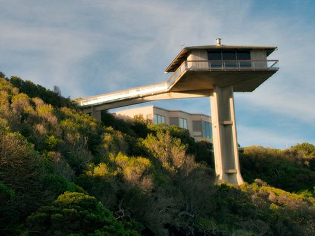 Iconic house in Lorne looking over the ocean