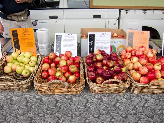 Tasmanian Apples at a Farmers' Market
